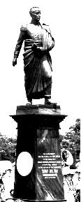 photo of the statue of Simon Bolivar
