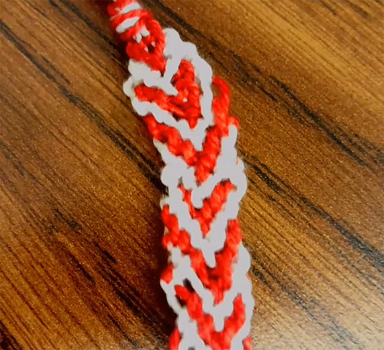 Craftphotos/Heart-shapedFriendshipBracelet.png